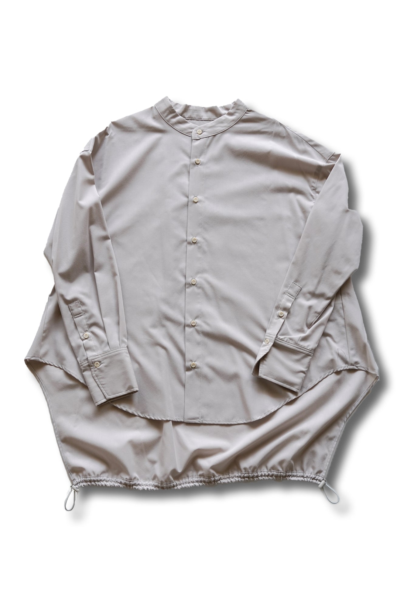 後ろ裾絞りスタンドカラーシャツ