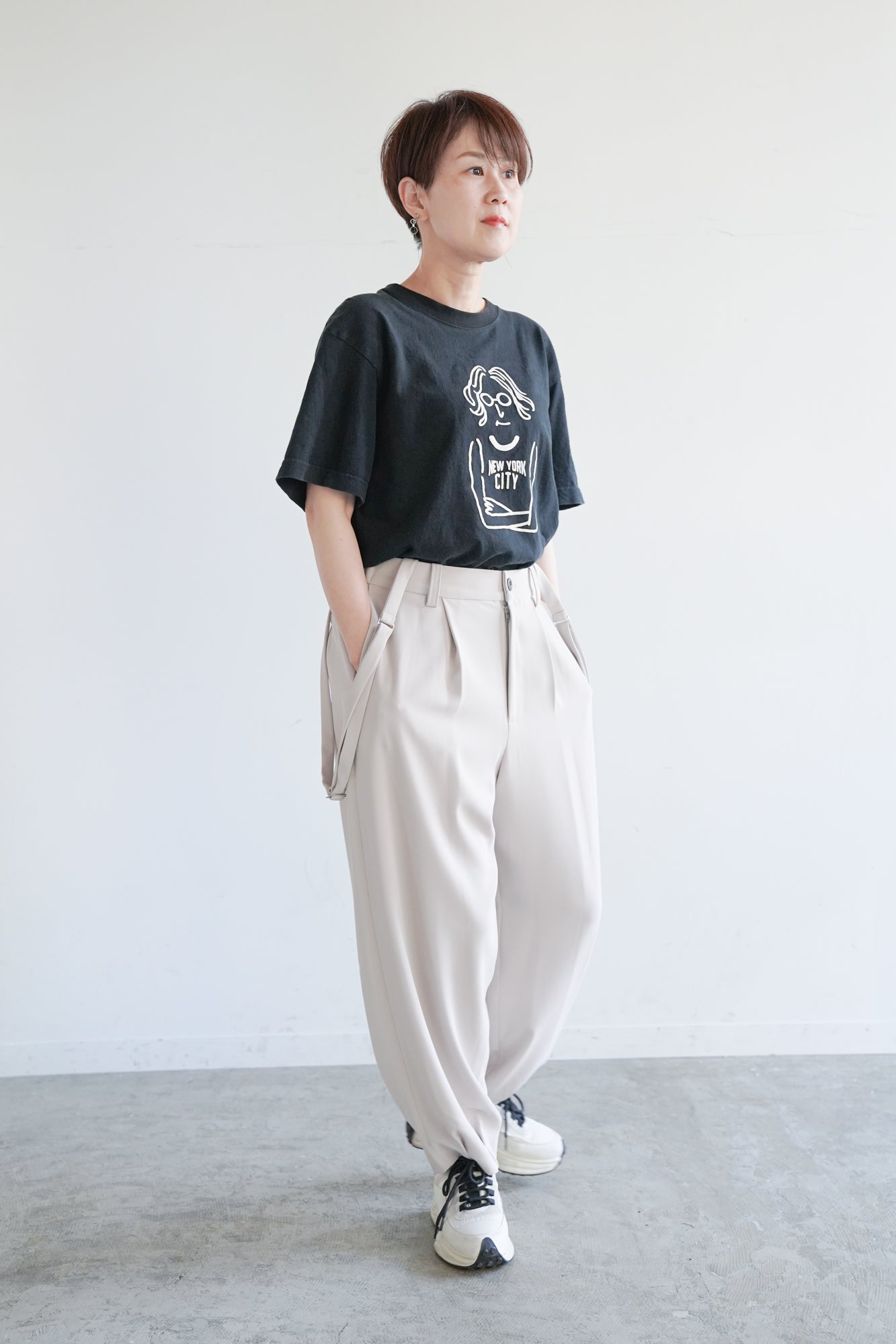 サスペンダー付き裾絞りパンツ