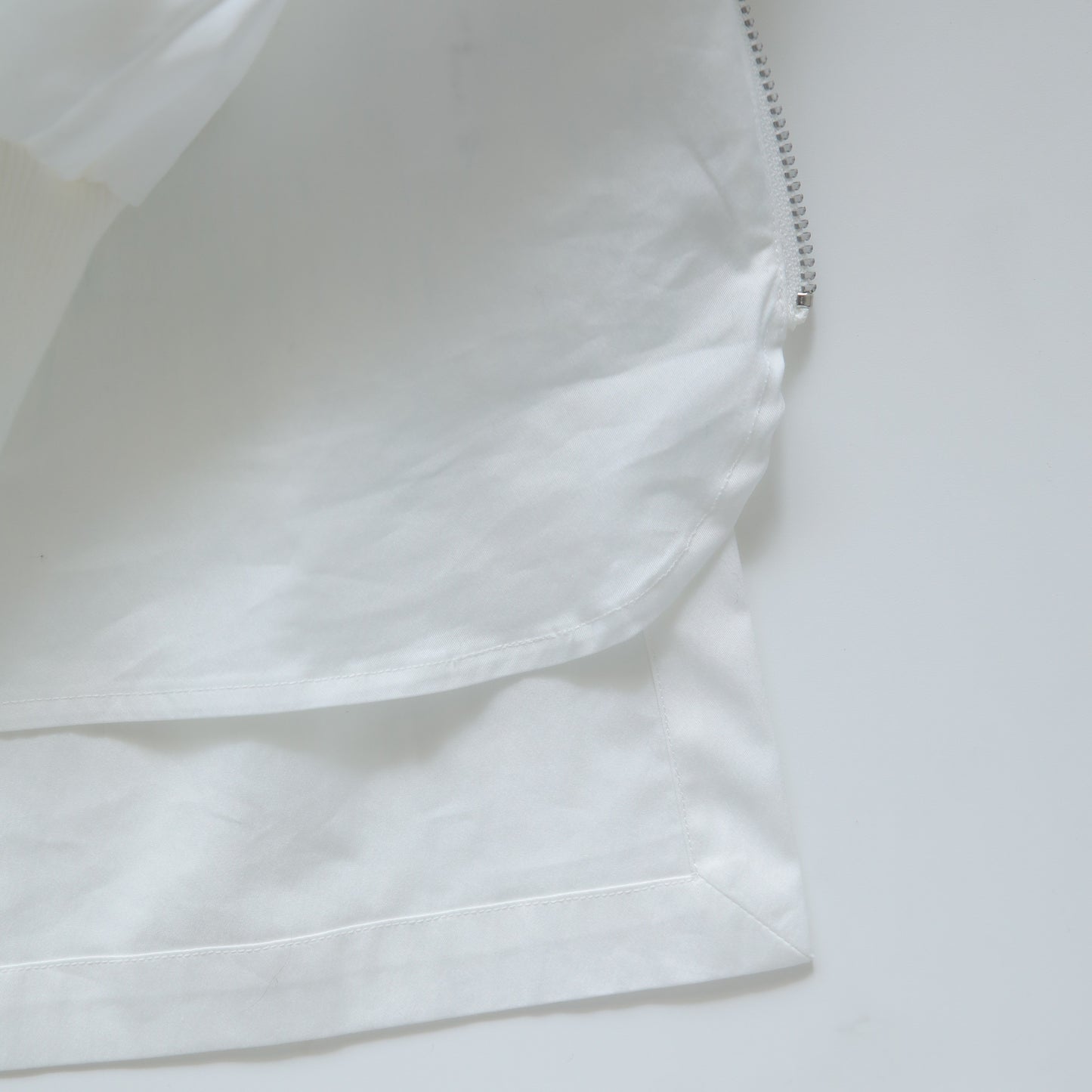 ロゴプリントシャツ