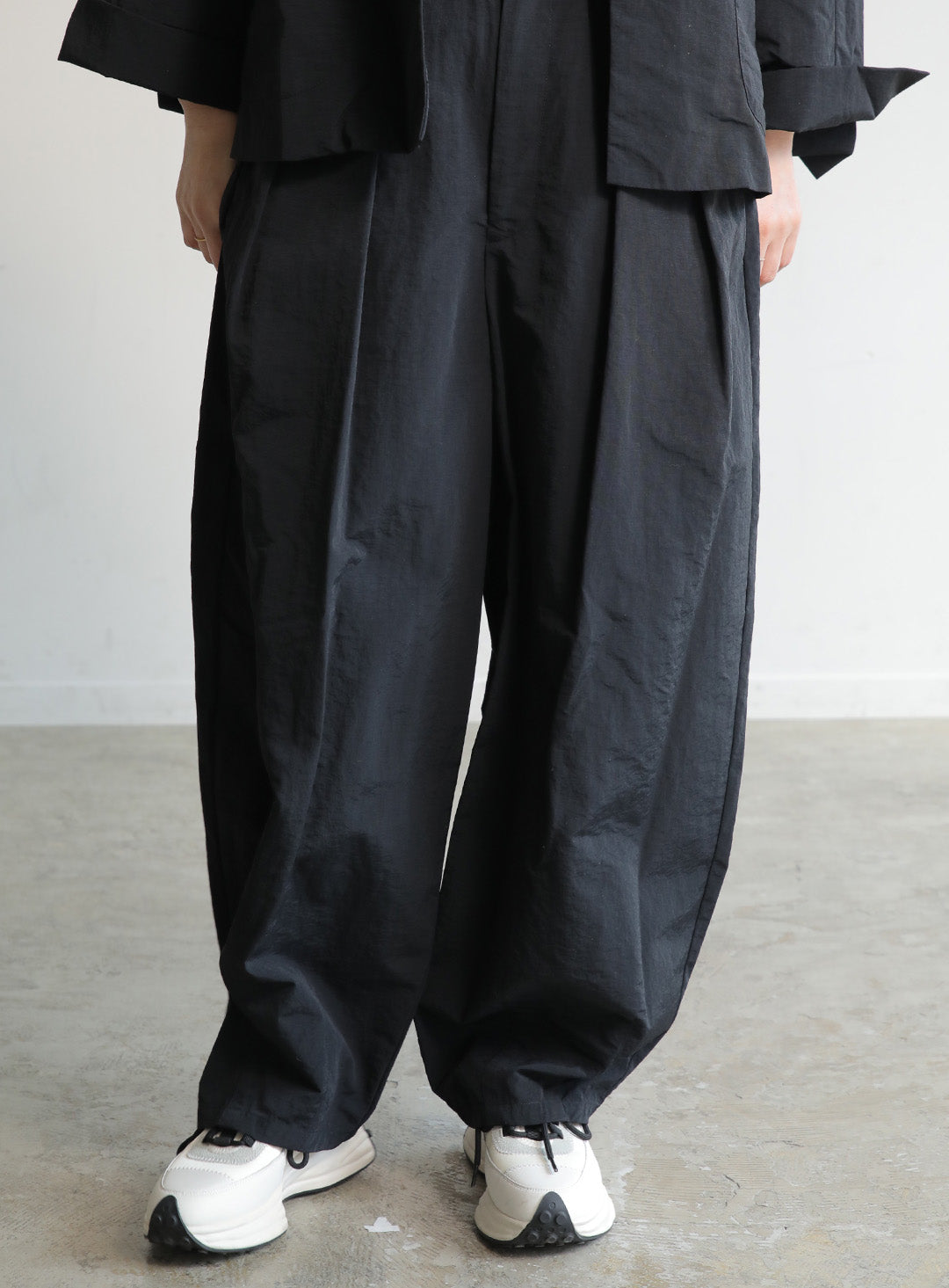 ナイロンタックカーブパンツ