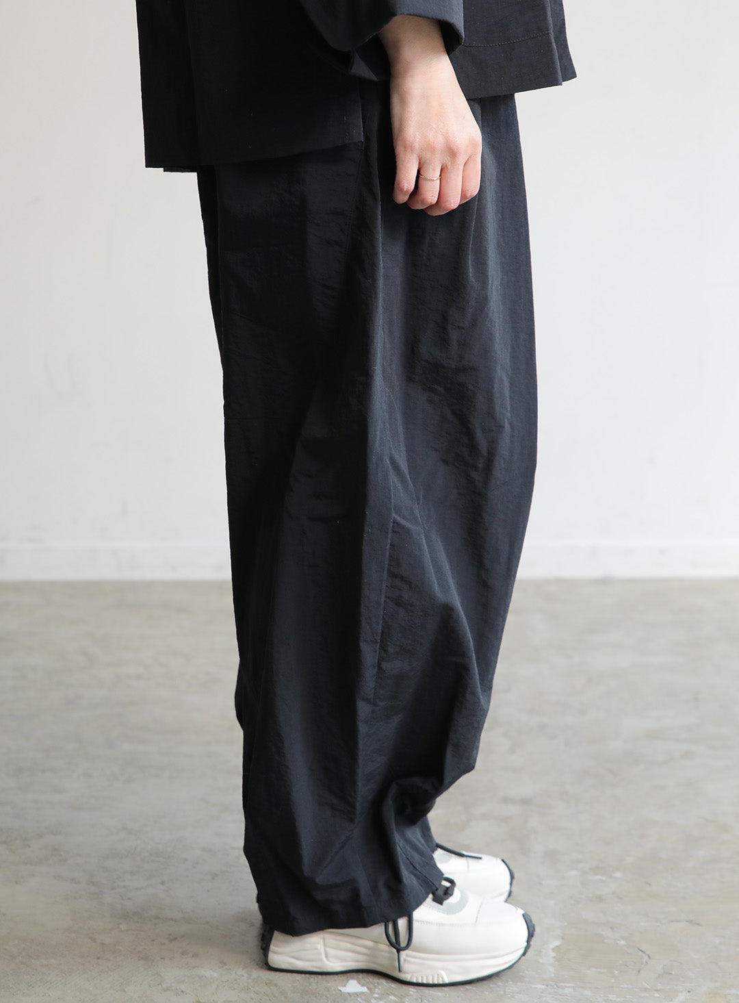 ナイロンタックカーブパンツ