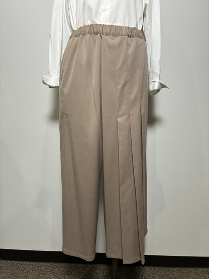 プリーツパンツ