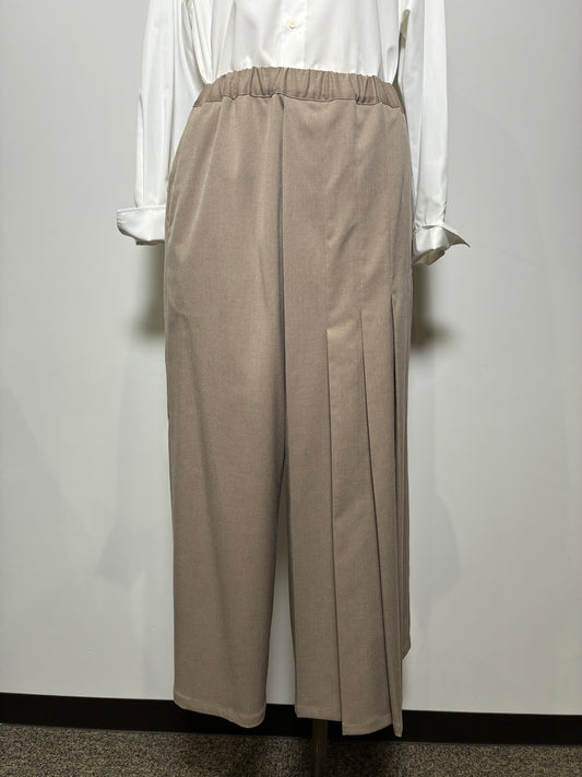 プリーツパンツ