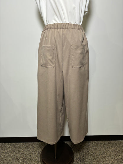 プリーツパンツ