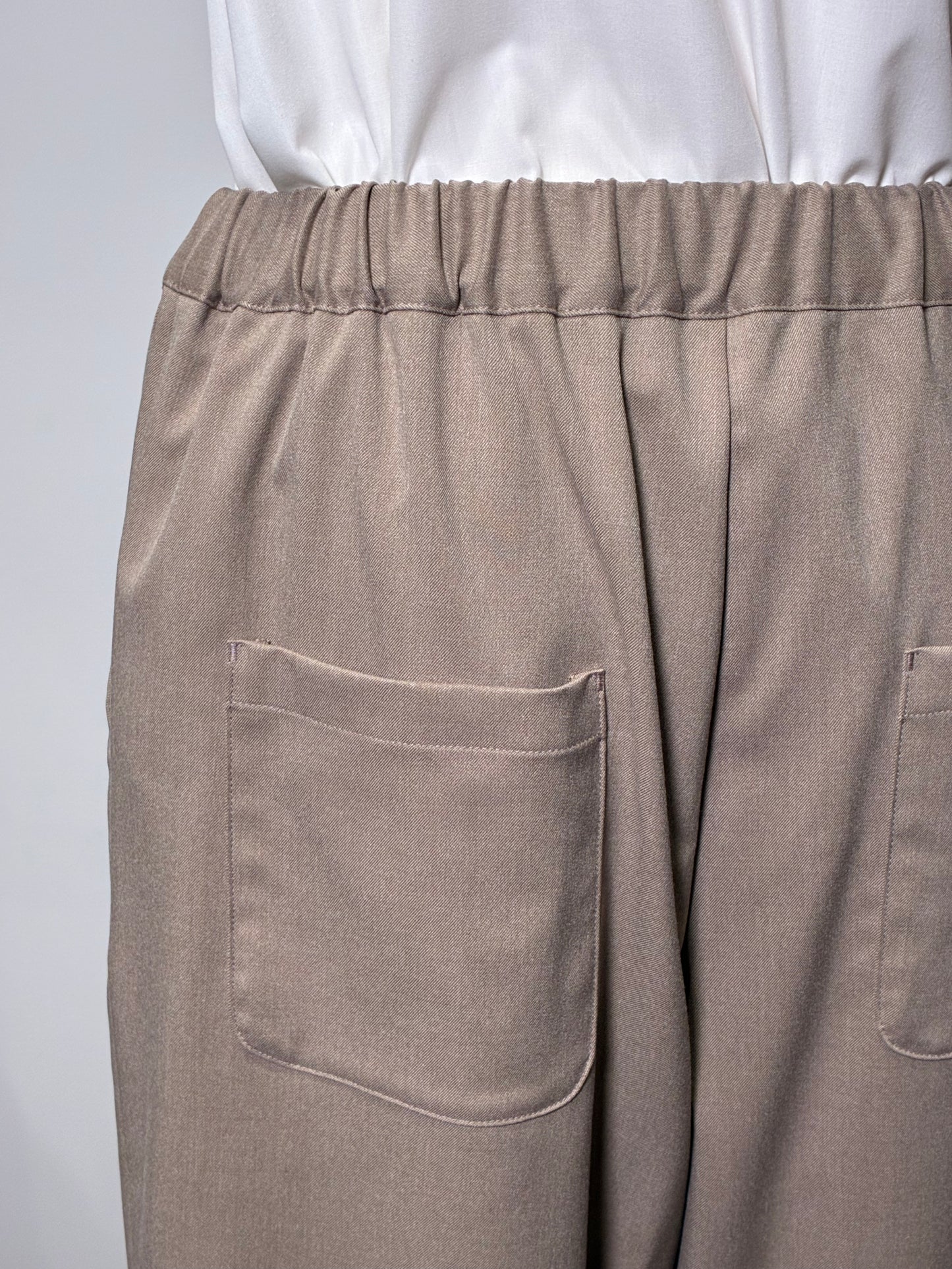 プリーツパンツ