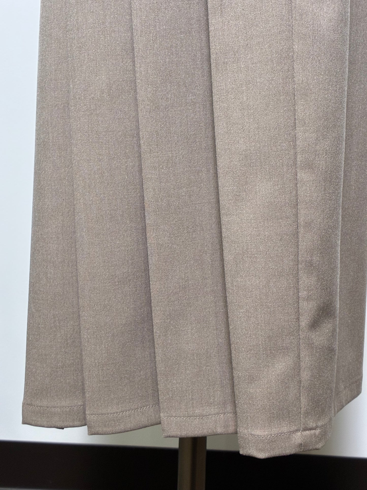 プリーツパンツ