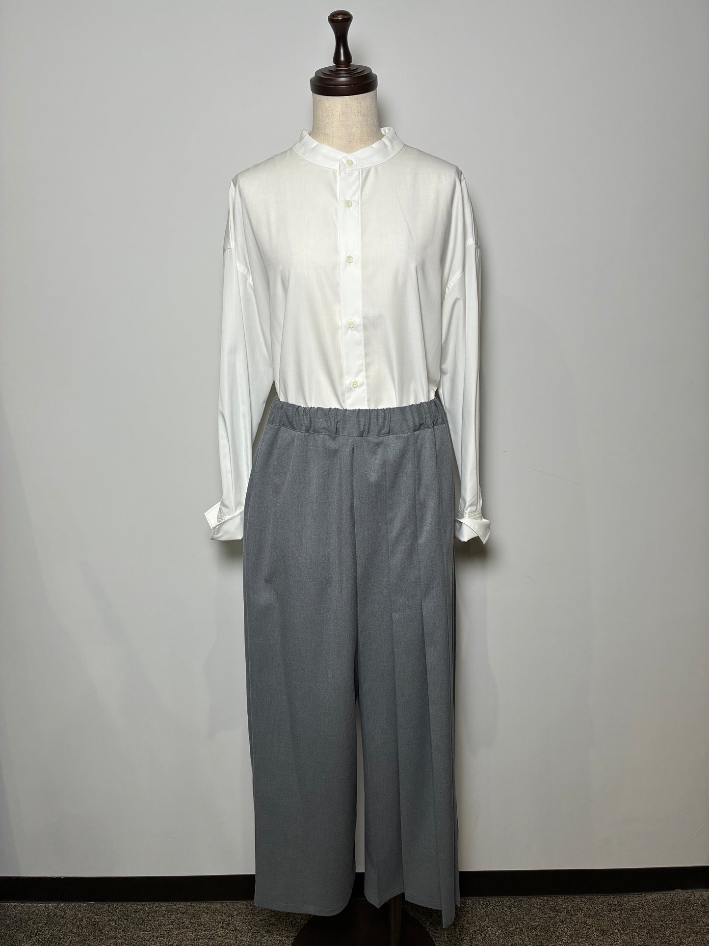 プリーツパンツ