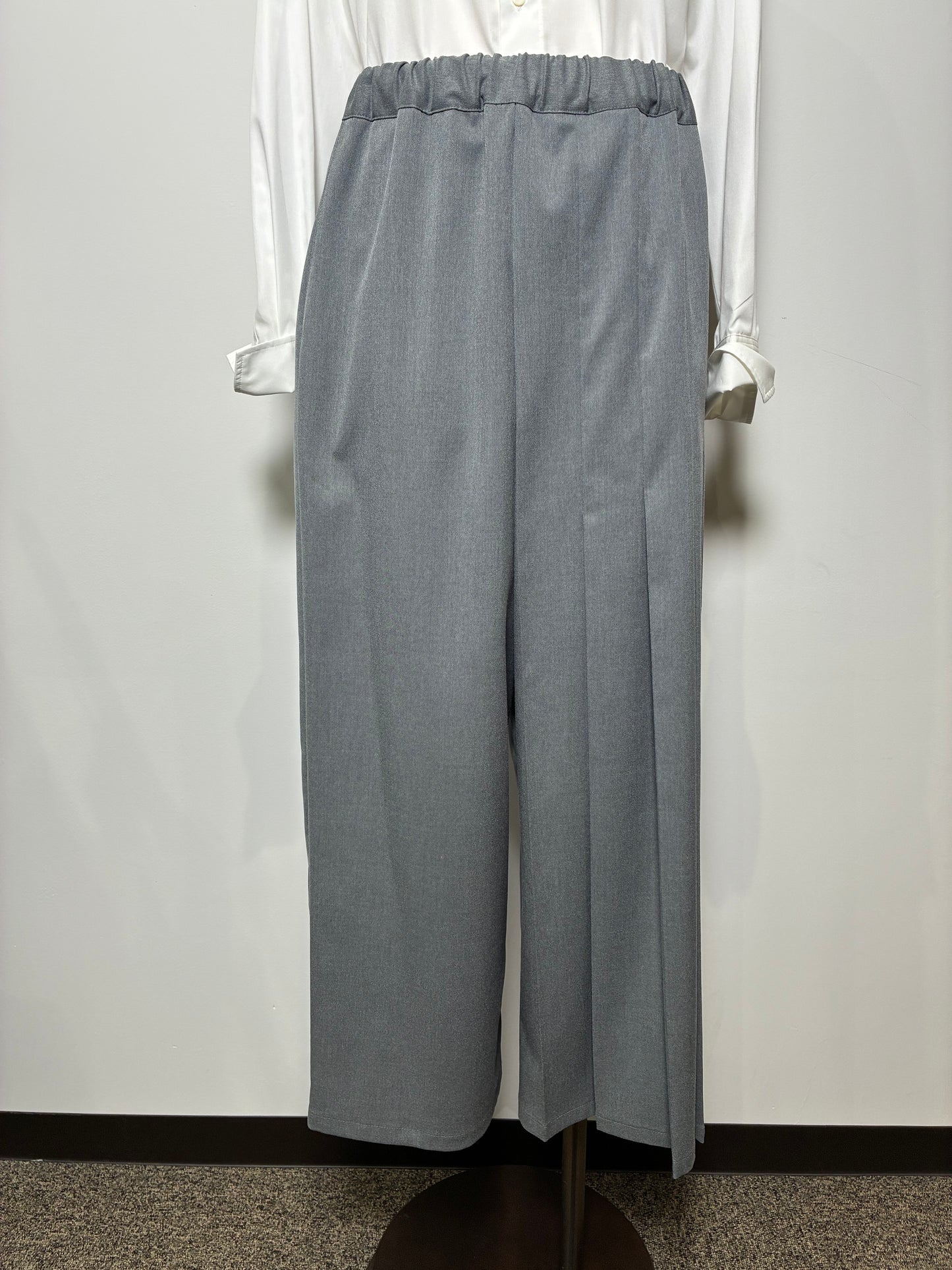 プリーツパンツ