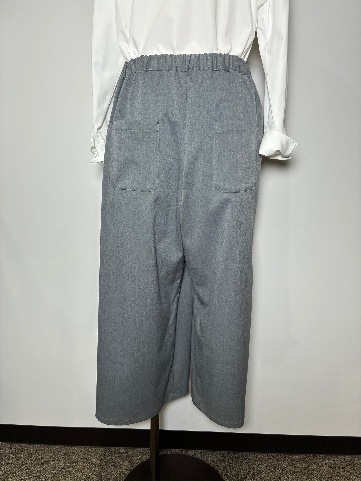 プリーツパンツ