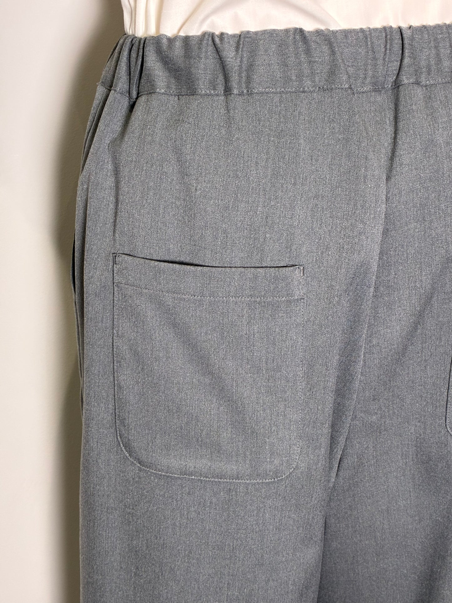 プリーツパンツ