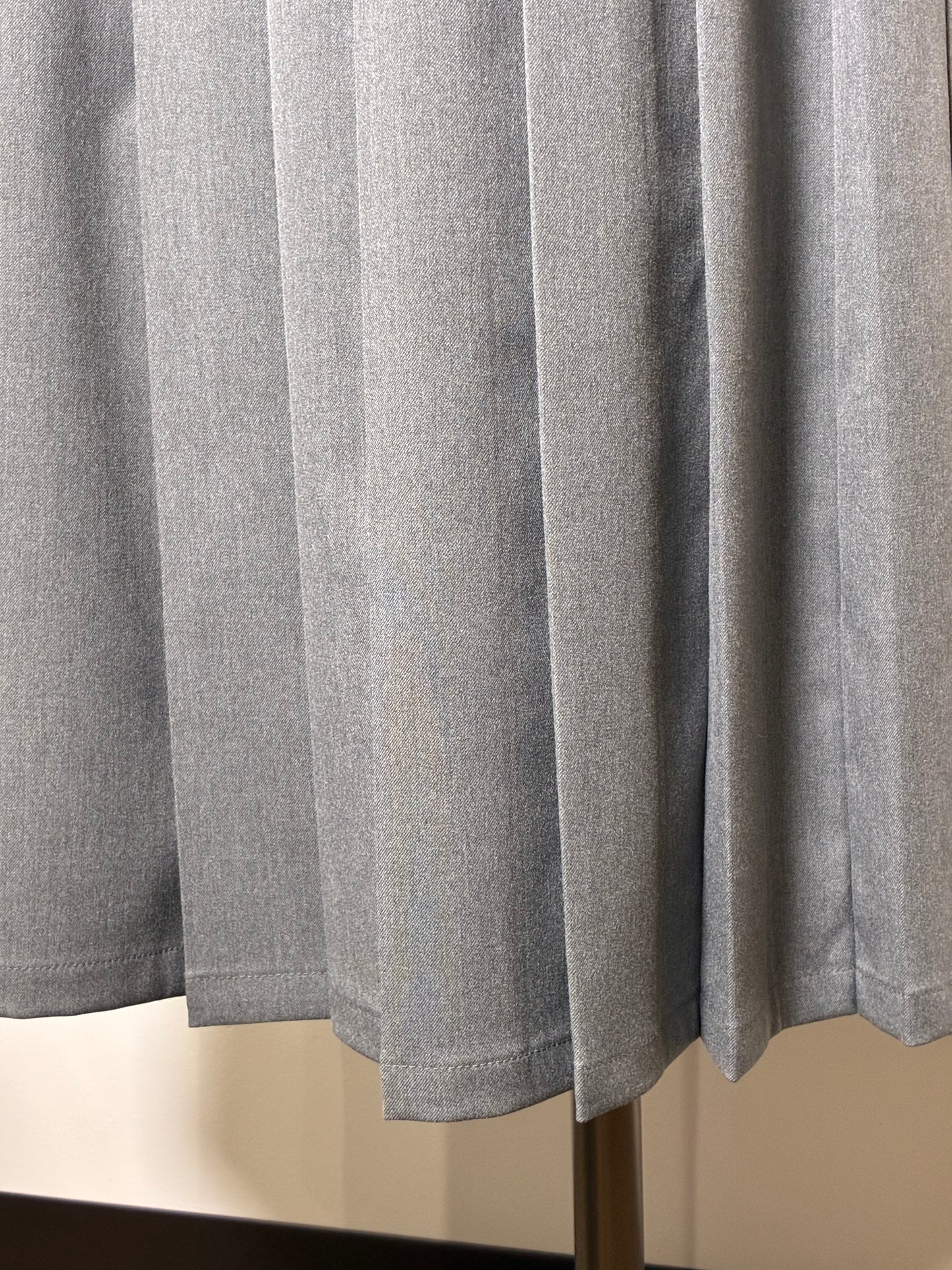 プリーツパンツ