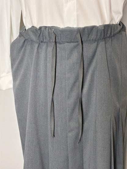 プリーツパンツ