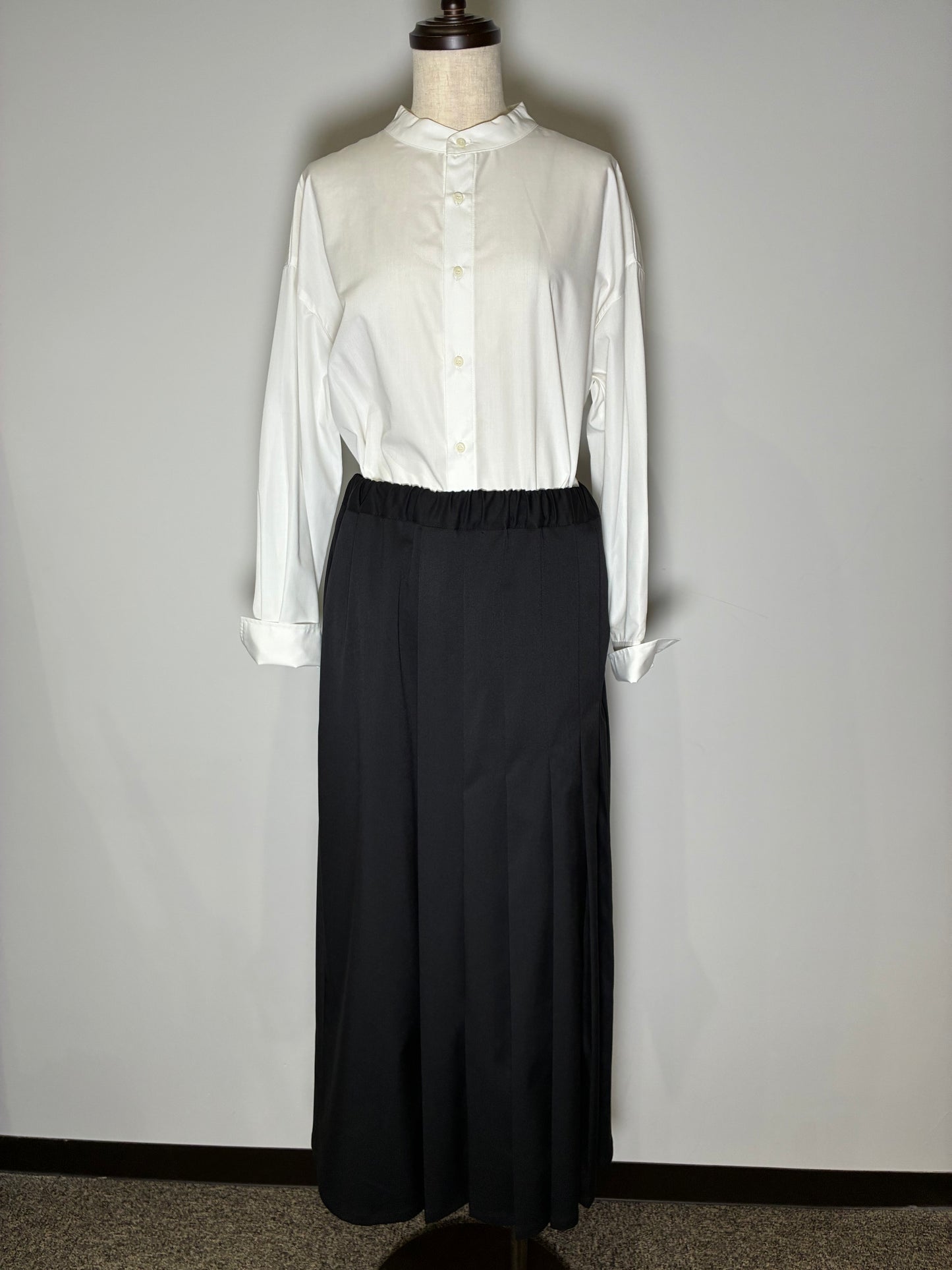 プリーツパンツ