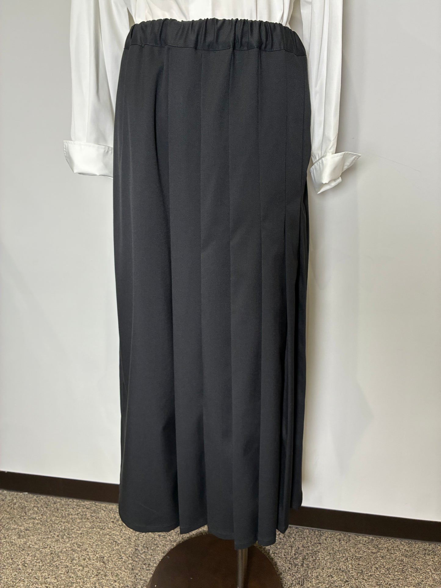 プリーツパンツ