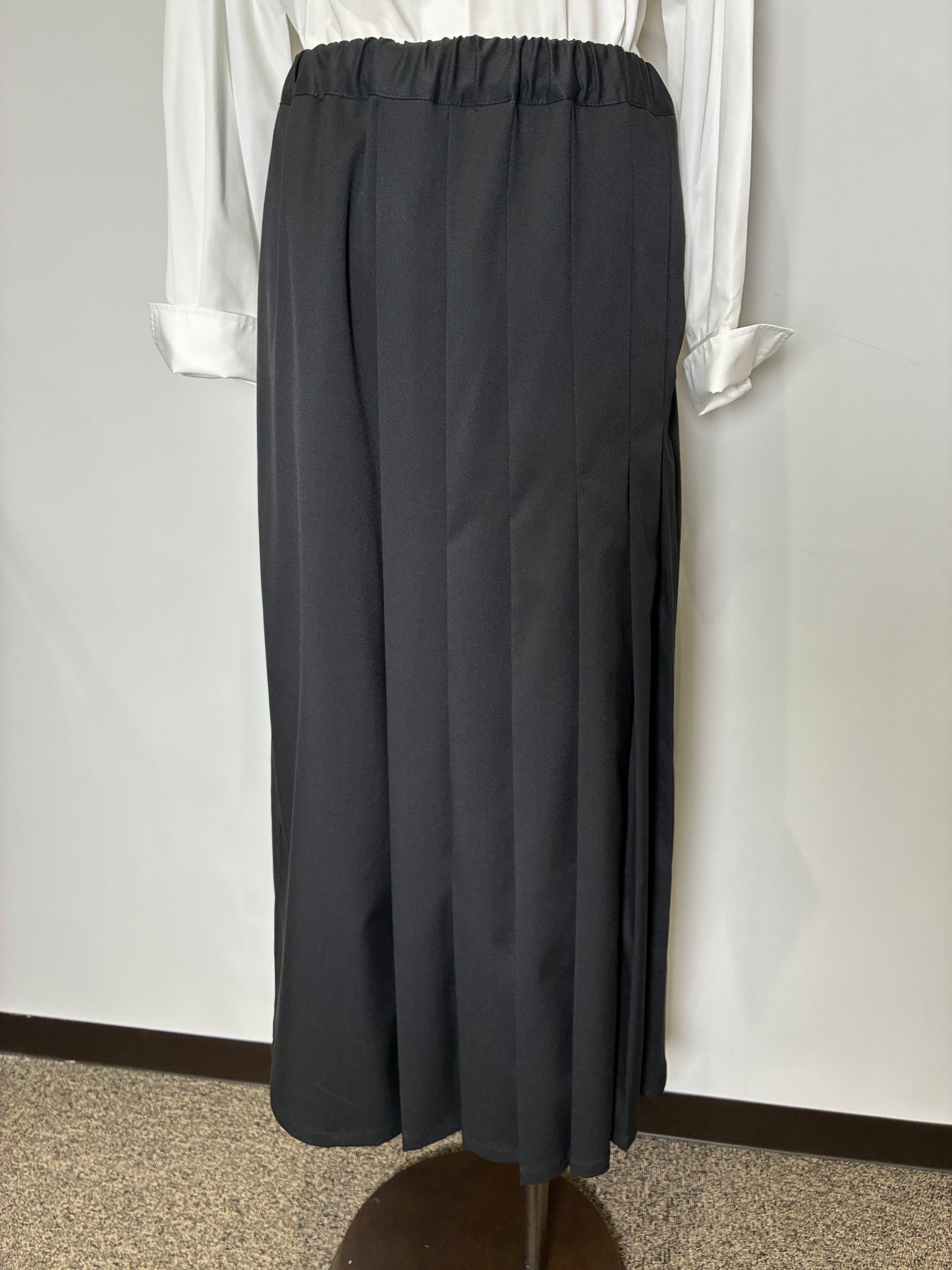 プリーツパンツ