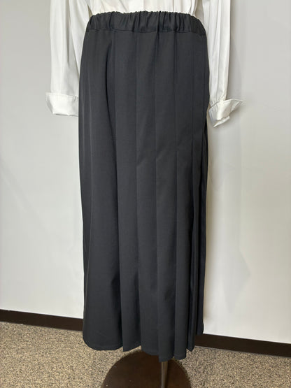 プリーツパンツ