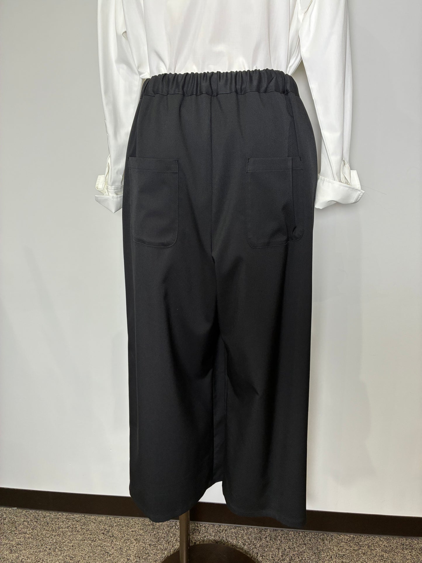 プリーツパンツ