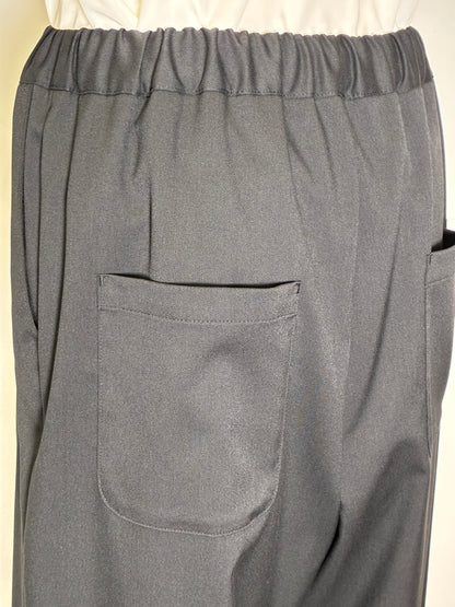 プリーツパンツ