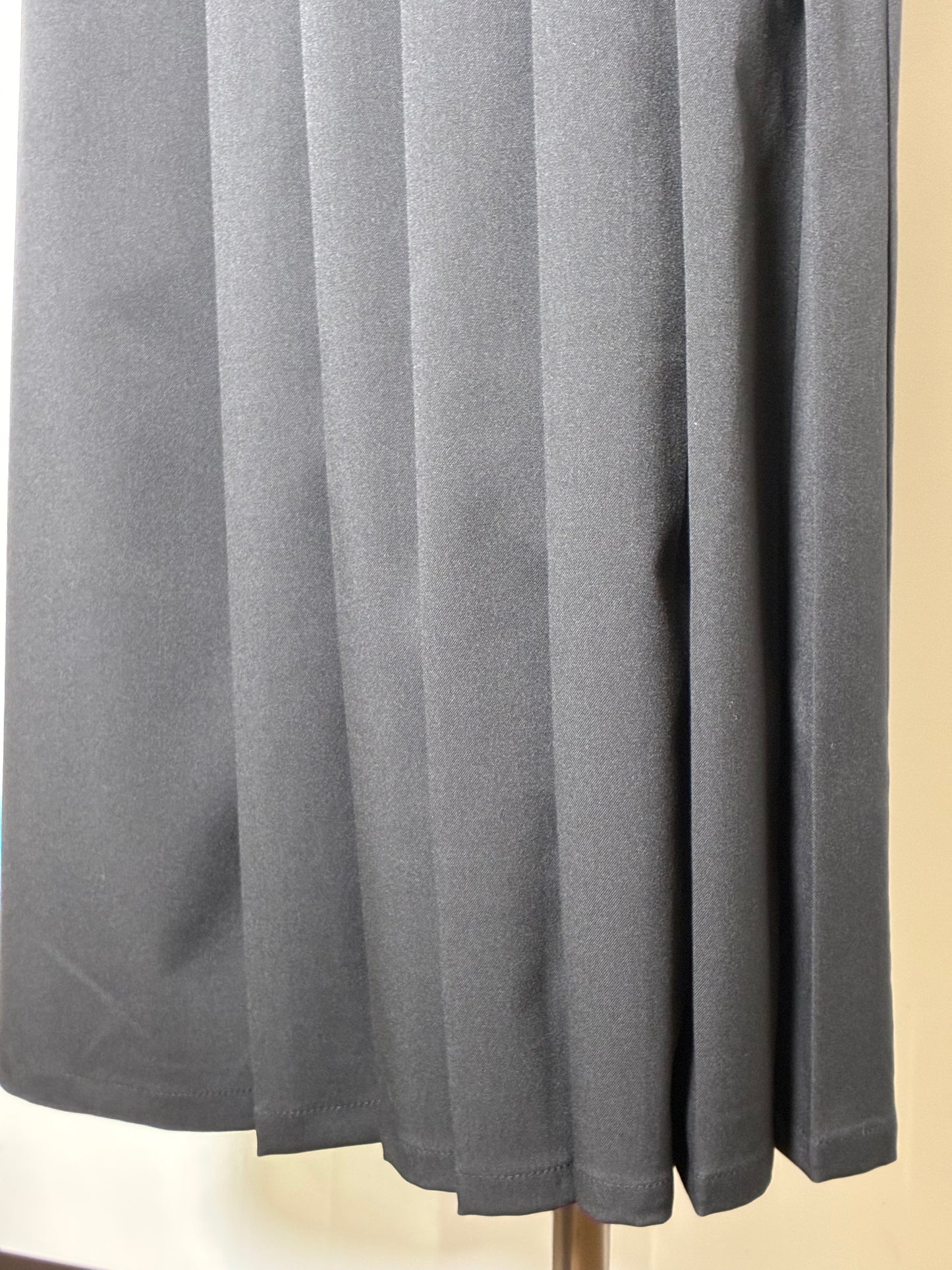 プリーツパンツ