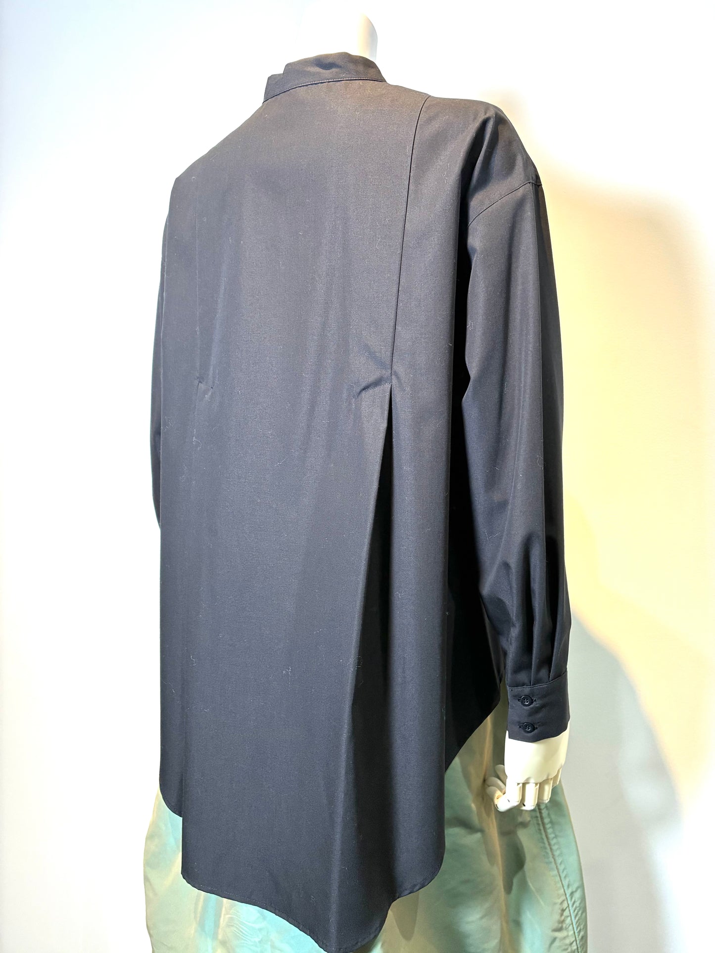 前後タックブラウス