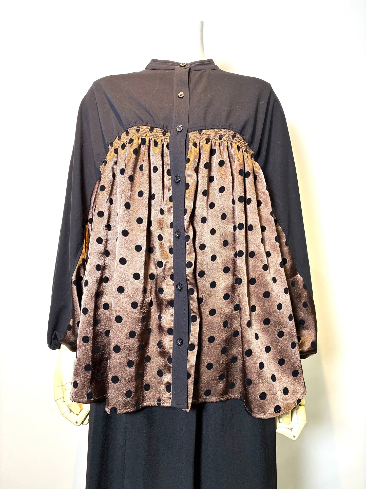 異素材スタンドカラーブラウス