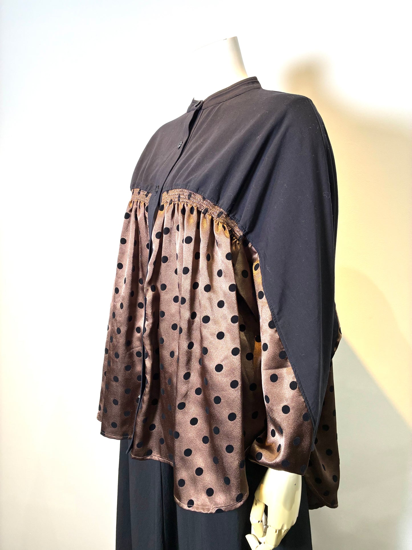 異素材スタンドカラーブラウス