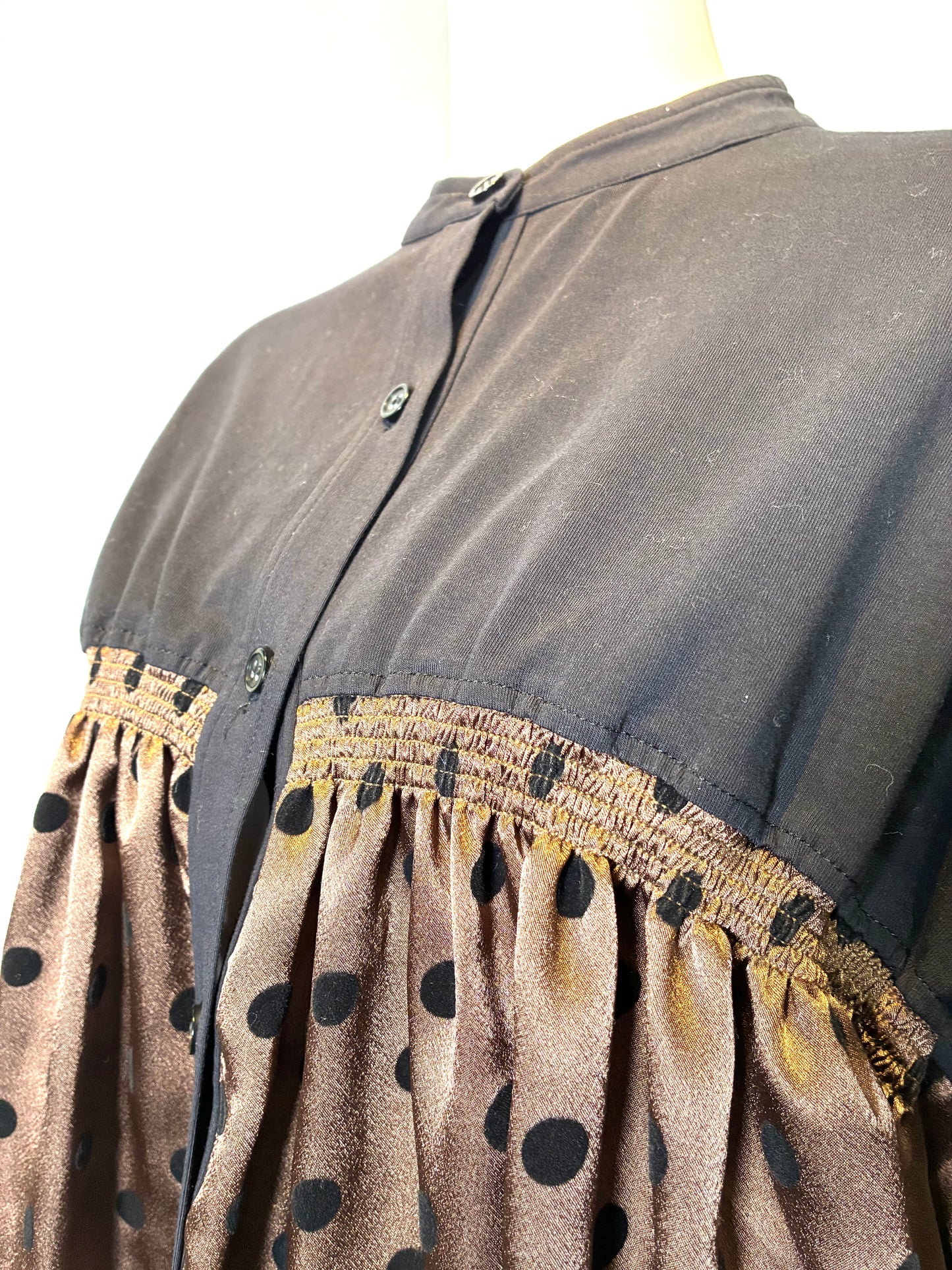 異素材スタンドカラーブラウス