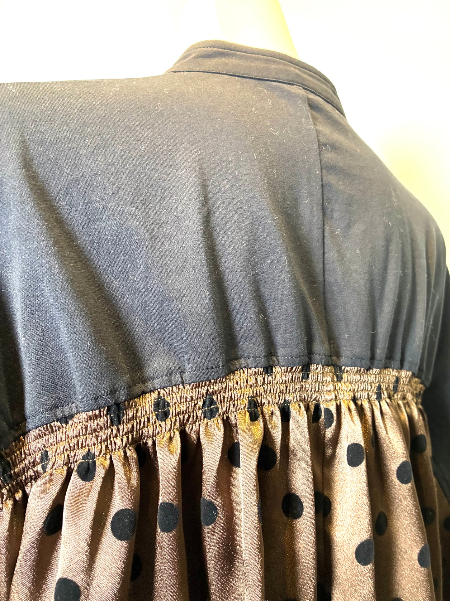 異素材スタンドカラーブラウス