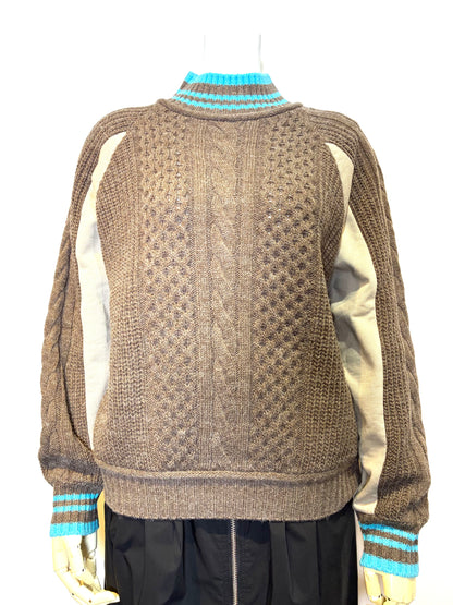 ハイネックケーブルニット