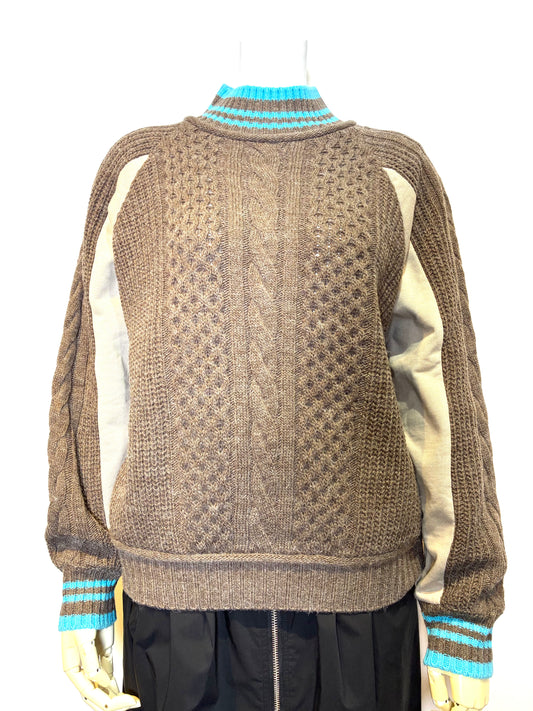 ハイネックケーブルニット