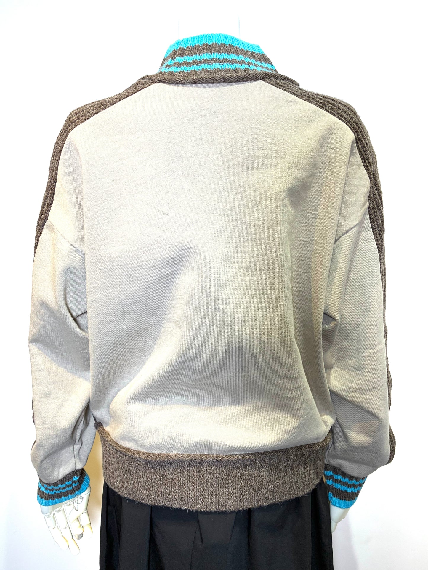 ハイネックケーブルニット