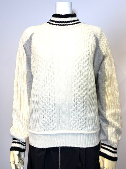 ハイネックケーブルニット