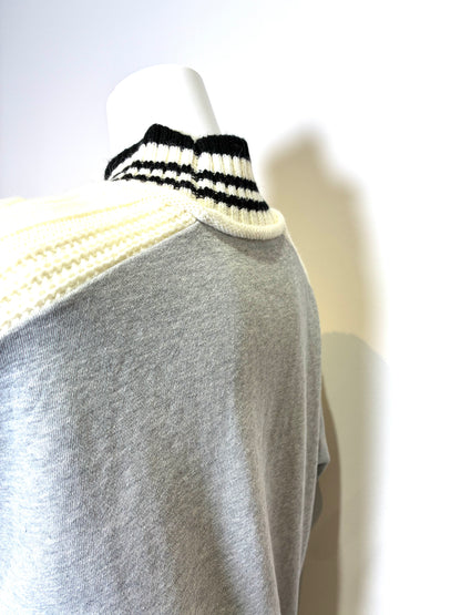 ハイネックケーブルニット