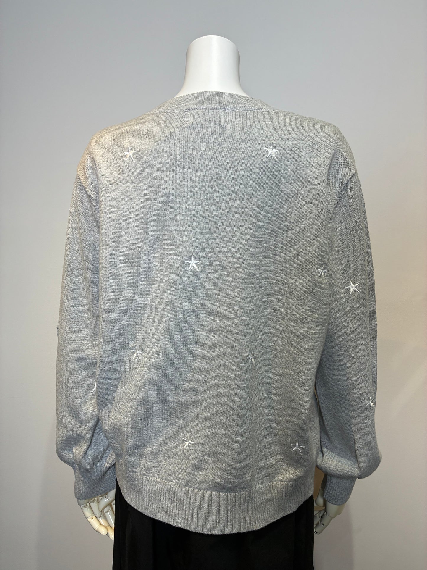 星モチーフ刺繡ニット