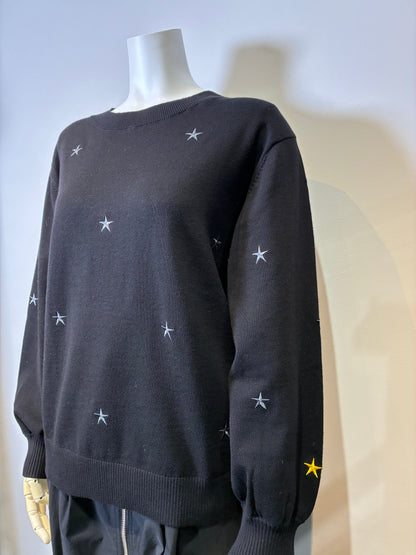 星モチーフ刺繡ニット