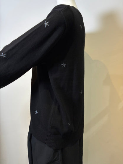 星モチーフ刺繡ニット