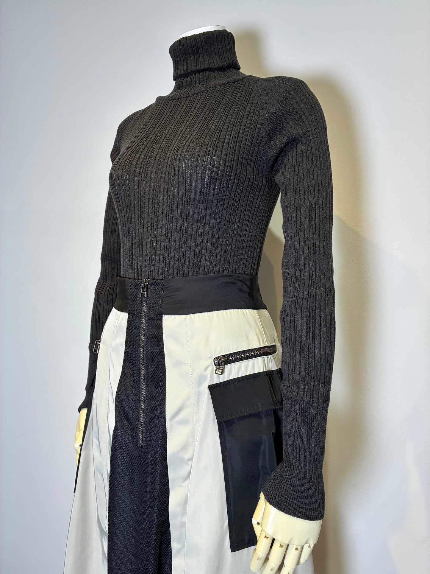 バイカラーハーフジップスカート