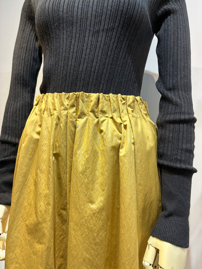 シャイニータックスカート