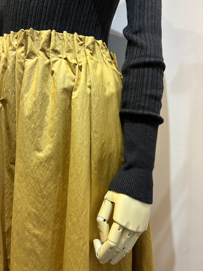 シャイニータックスカート