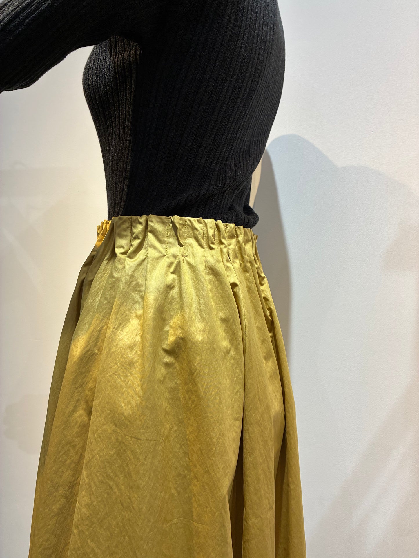 シャイニータックスカート