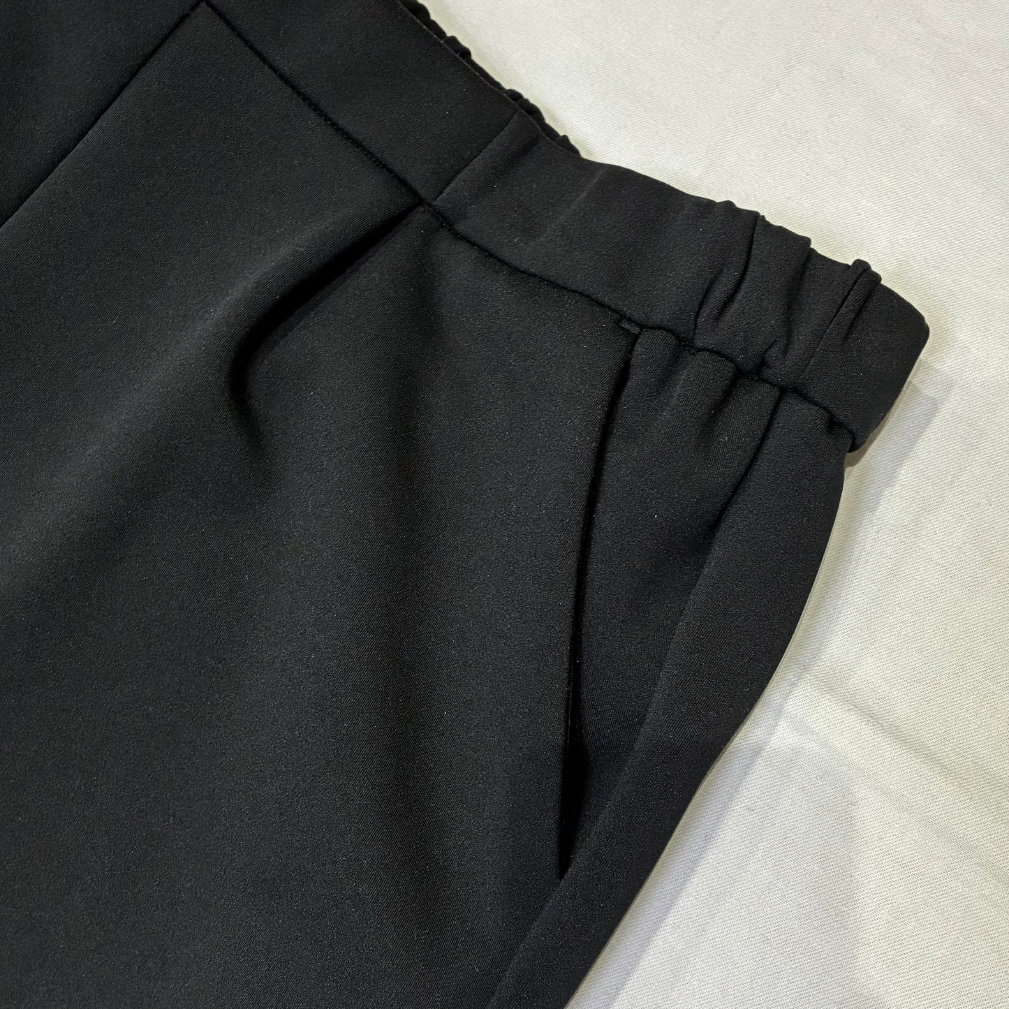 センタープレスパンツ