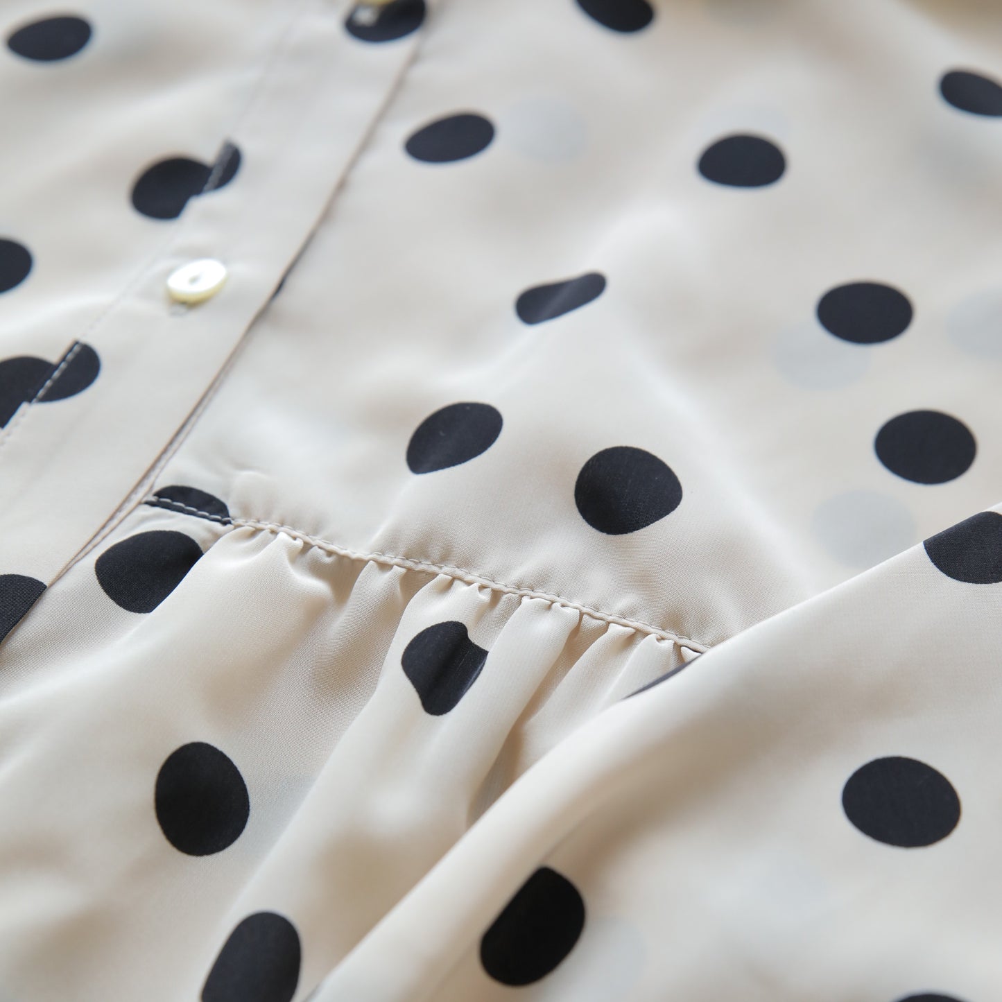 アシンメトリーギャザーブラウス