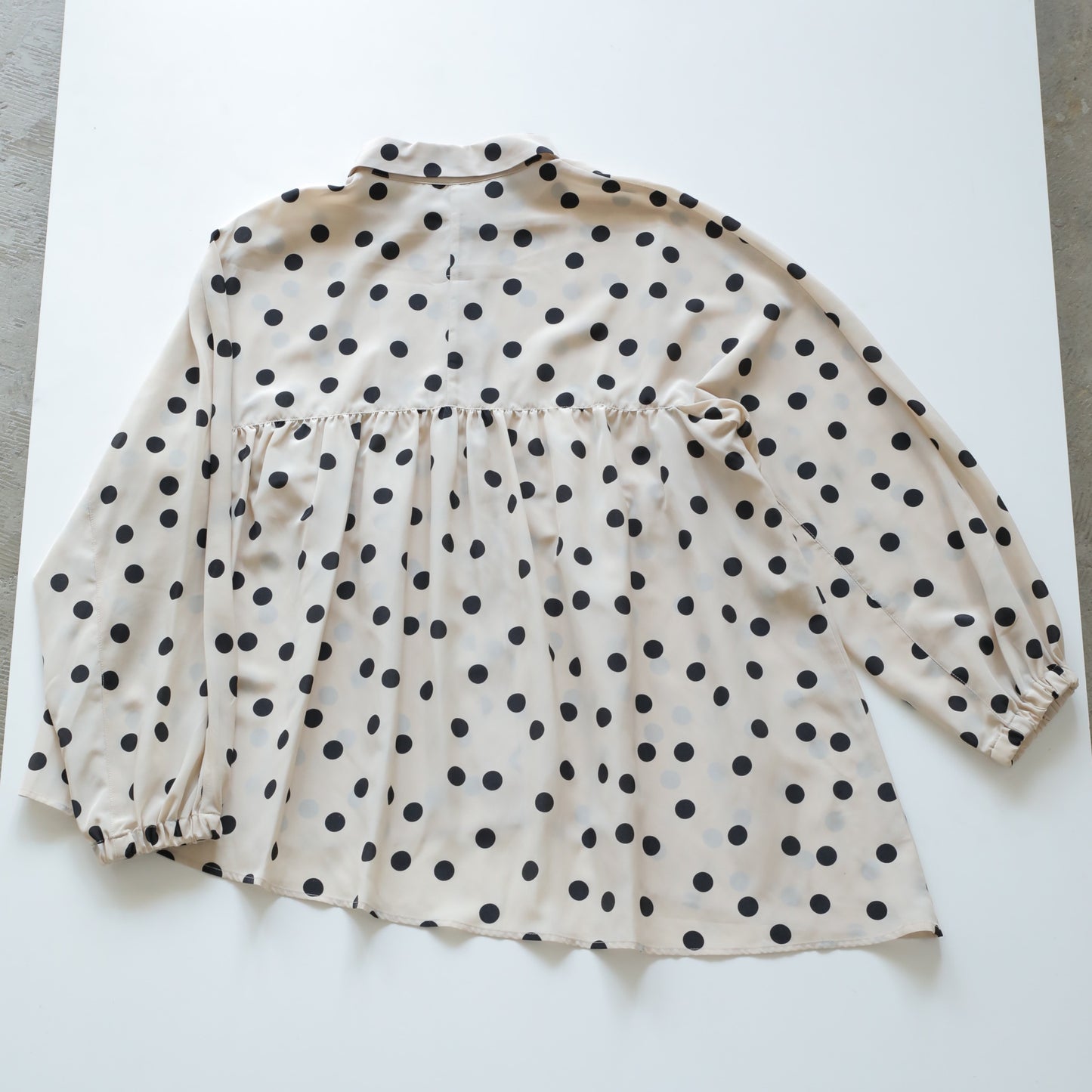 アシンメトリーギャザーブラウス