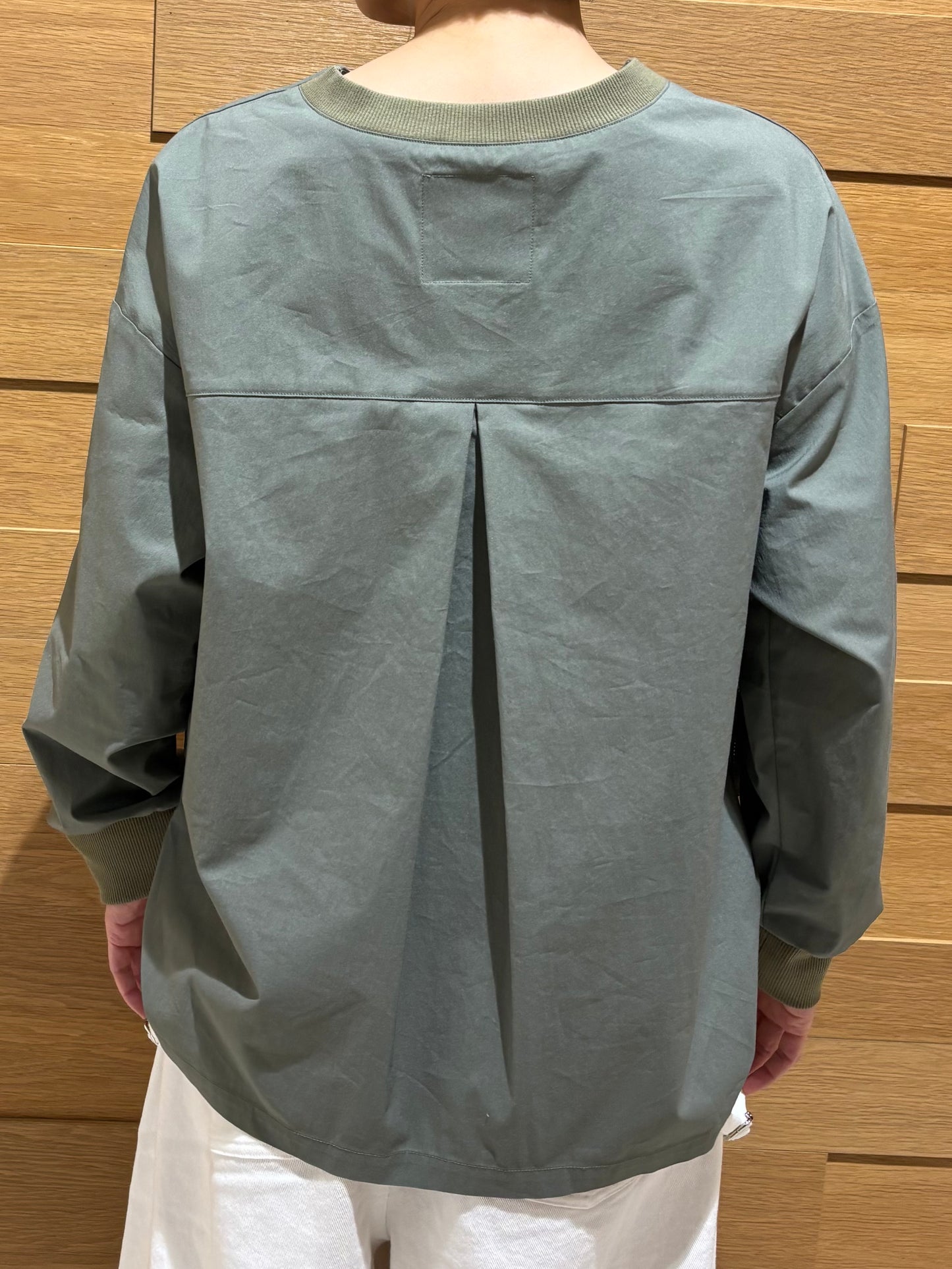 ロゴプリントシャツ