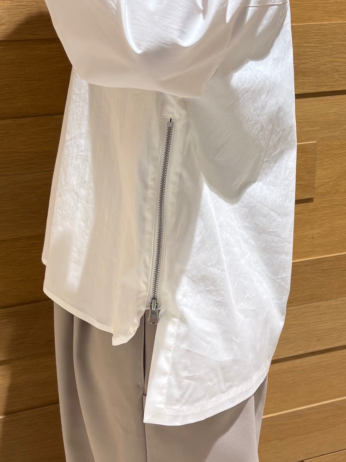 ロゴプリントシャツ