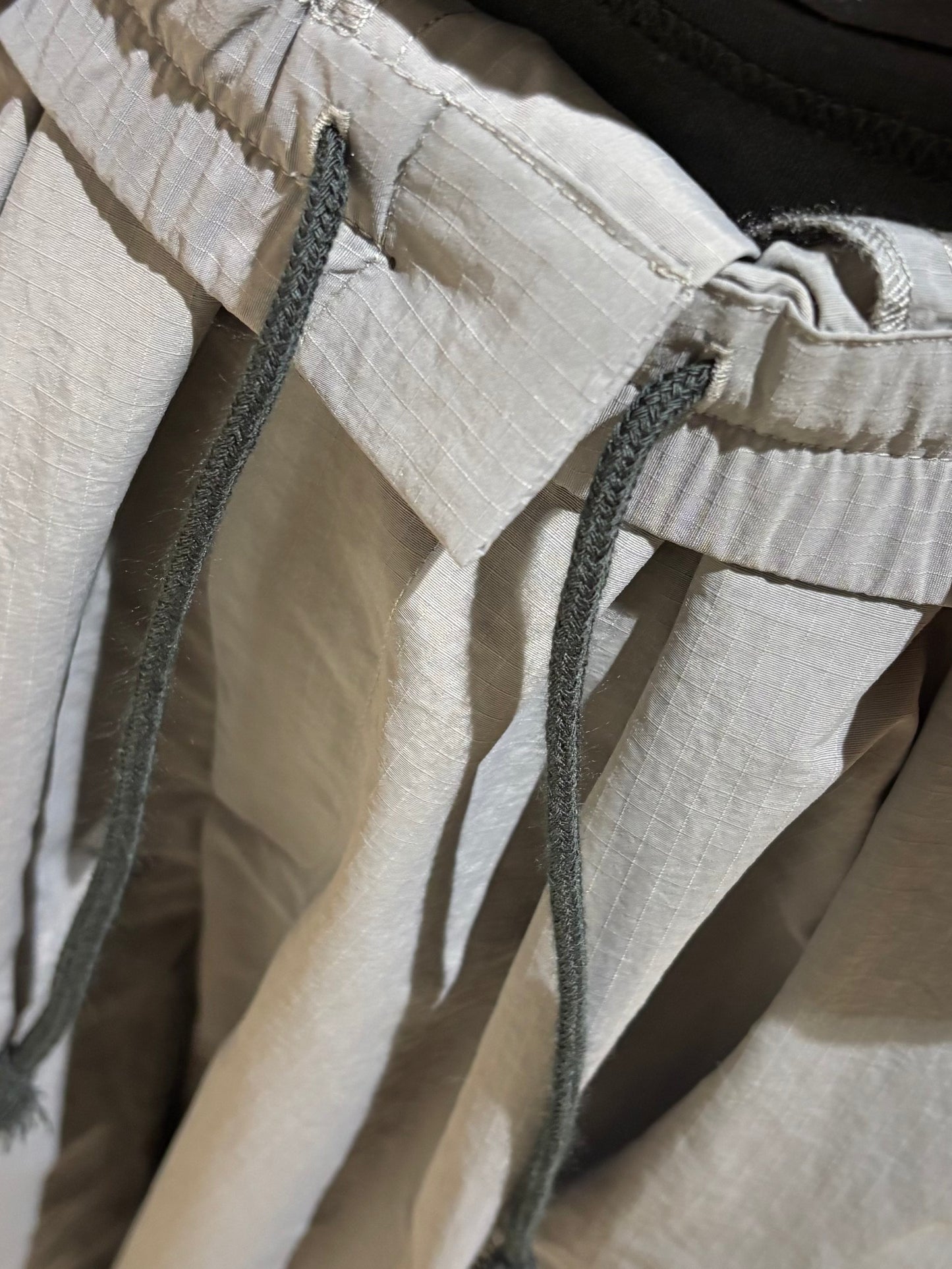 ナイロンタックカーブパンツ